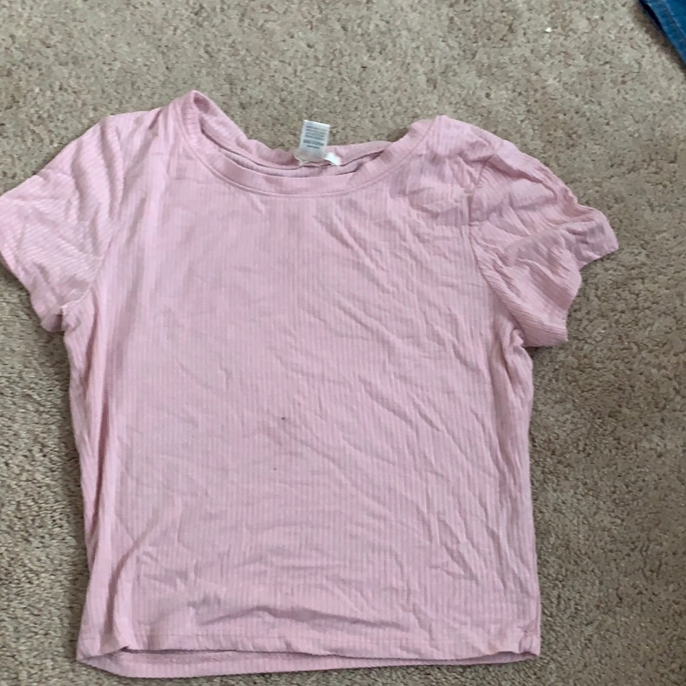 Cute pink ribbed tee shirt!